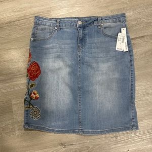 Dressbarn embroidered floral Denim skirt skirt size 10